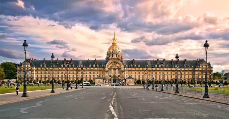Les monuments incontournables à visiter à Paris .vu de face : Les invalides